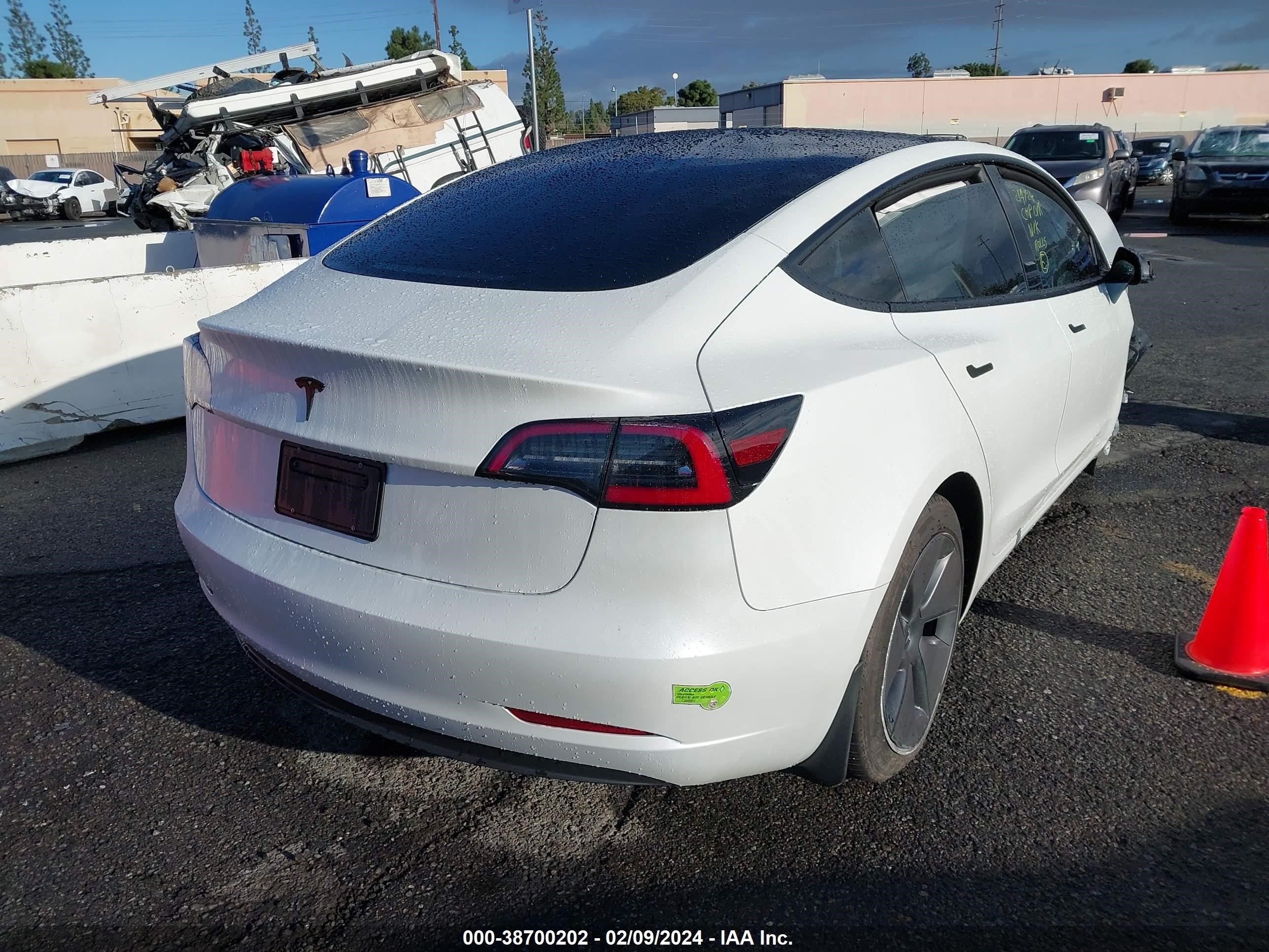 Photo 3 VIN: 5YJ3E1EA2PF579574 - TESLA MODEL 3 