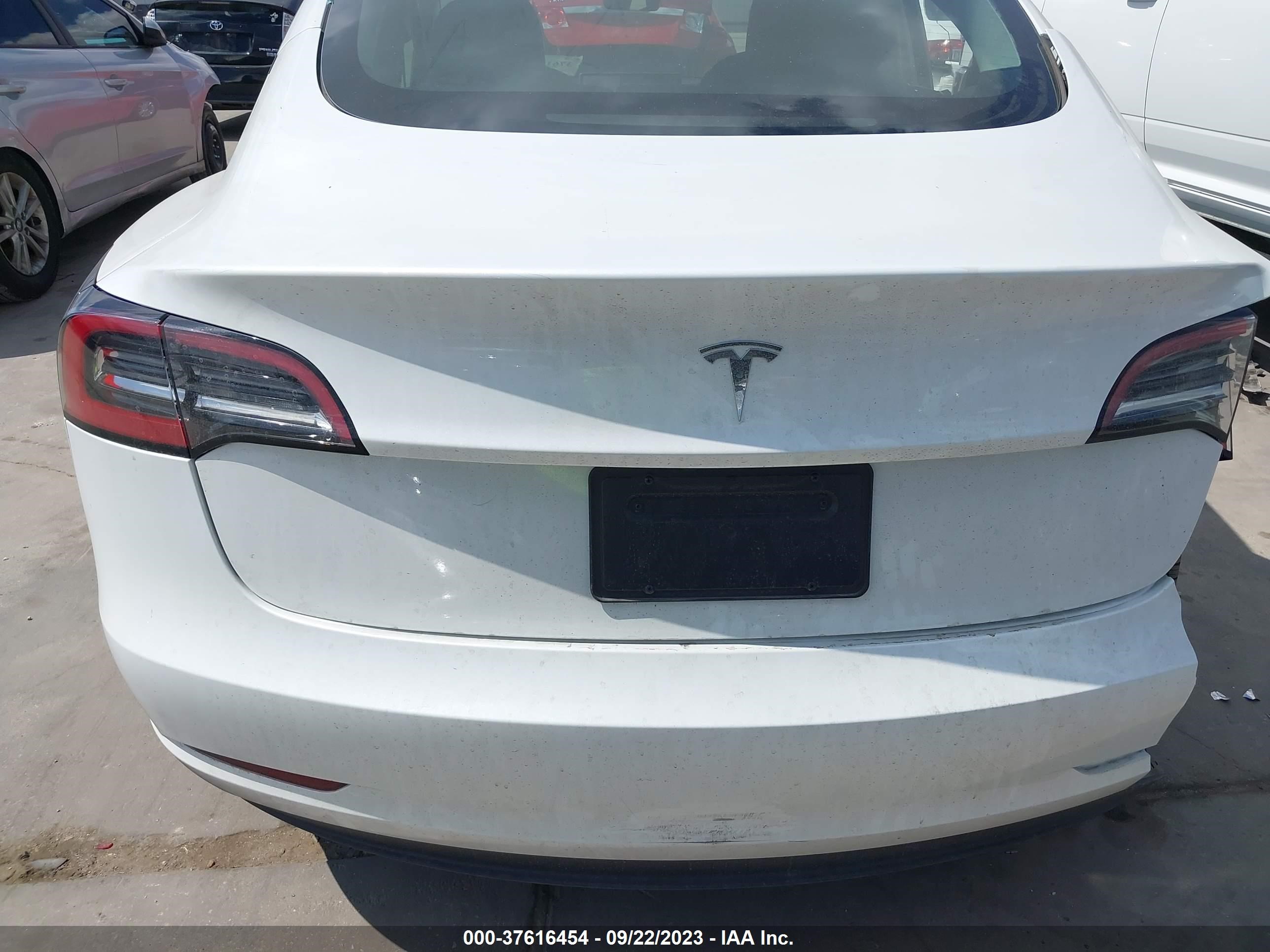 Photo 13 VIN: 5YJ3E1EA2PF587383 - TESLA MODEL 3 