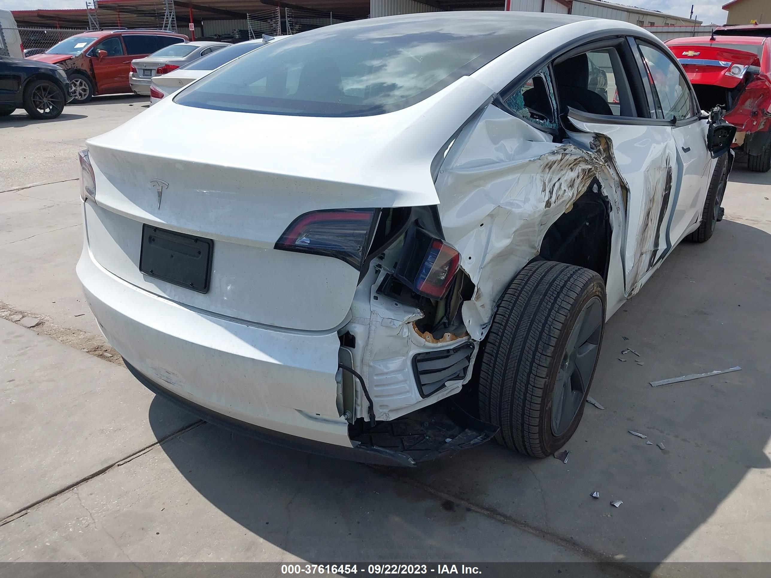 Photo 3 VIN: 5YJ3E1EA2PF587383 - TESLA MODEL 3 