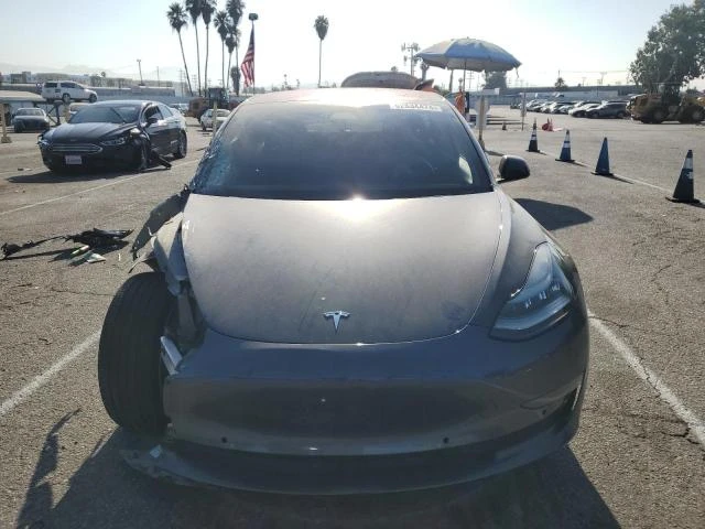 Photo 4 VIN: 5YJ3E1EA3JF011986 - TESLA MODEL 3 