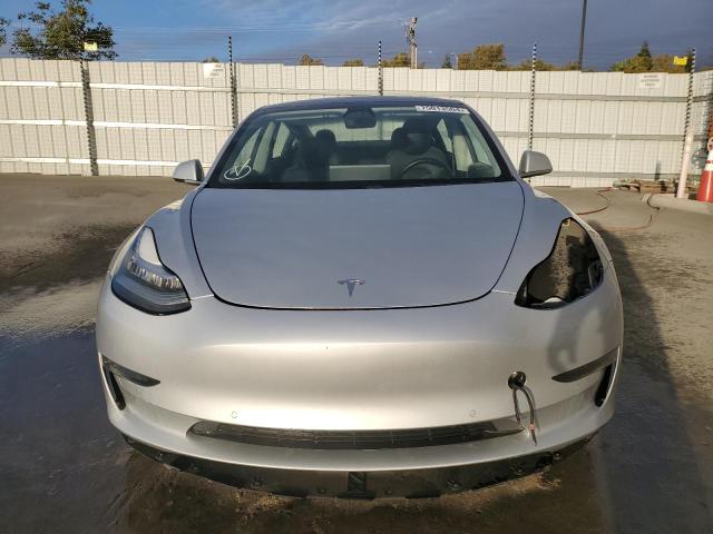 Photo 4 VIN: 5YJ3E1EA3JF058726 - TESLA MODEL 3 