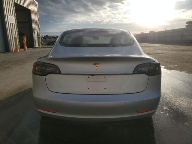 Photo 5 VIN: 5YJ3E1EA3JF058726 - TESLA MODEL 3 