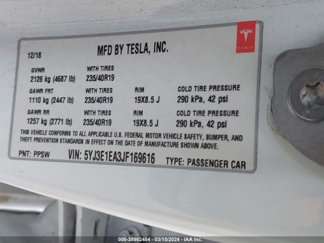 Photo 8 VIN: 5YJ3E1EA3JF169616 - TESLA MODEL 3 