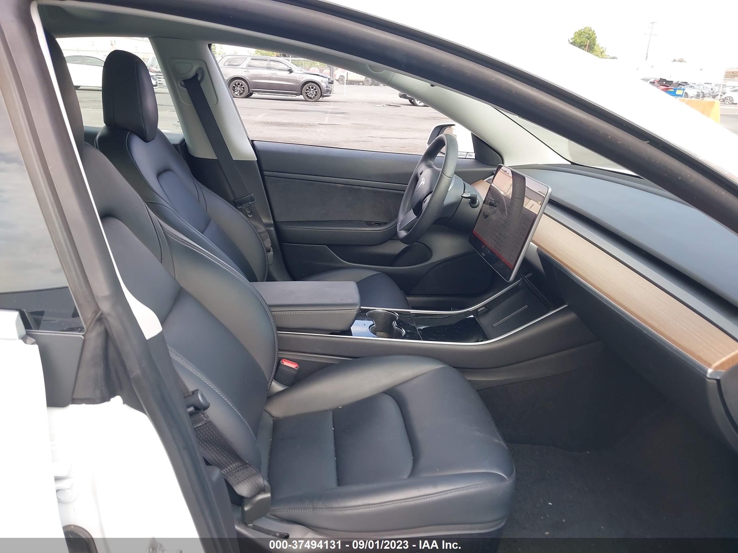 Photo 4 VIN: 5YJ3E1EA3LF631580 - TESLA MODEL 3 