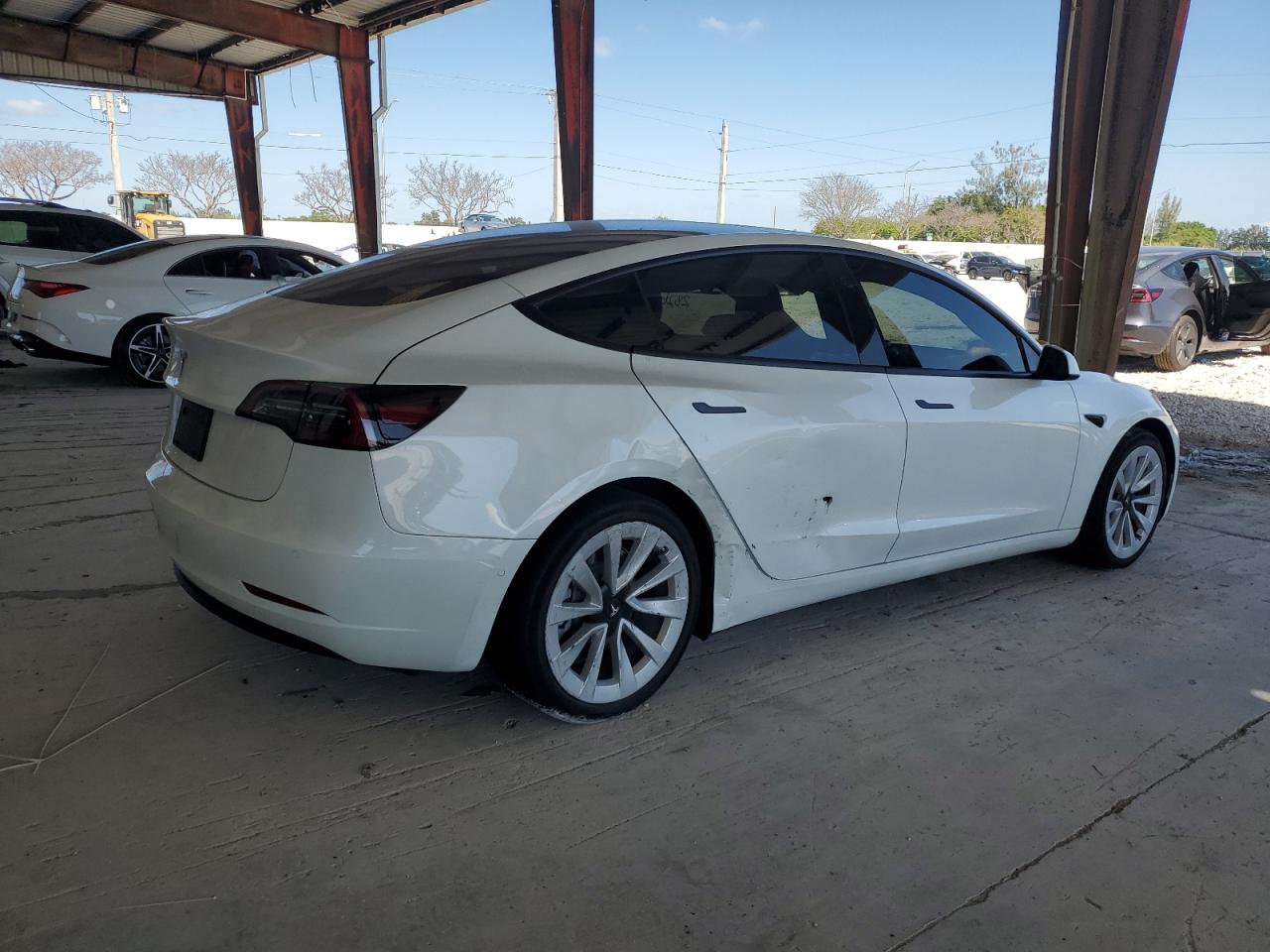 Photo 2 VIN: 5YJ3E1EA3NF325952 - TESLA MODEL 3 