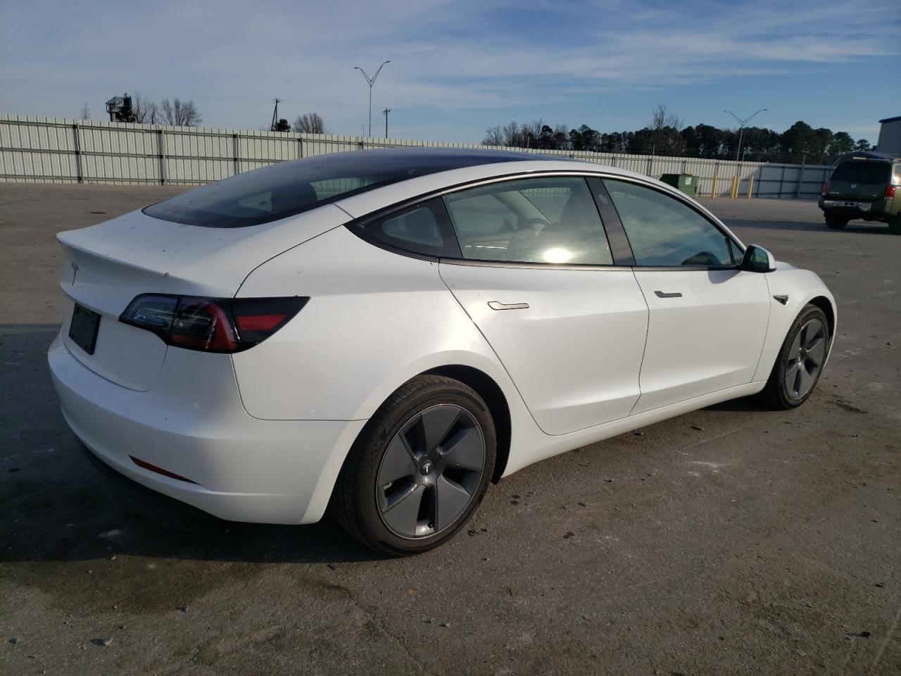 Photo 2 VIN: 5YJ3E1EA3PF400085 - TESLA MODEL 3 