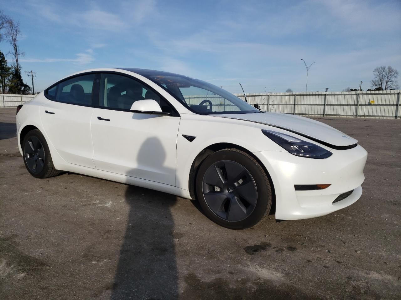 Photo 3 VIN: 5YJ3E1EA3PF400085 - TESLA MODEL 3 