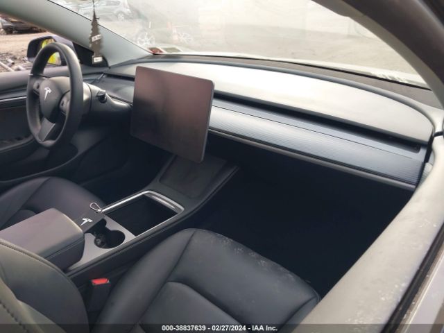 Photo 4 VIN: 5YJ3E1EA3PF411510 - TESLA MODEL 3 