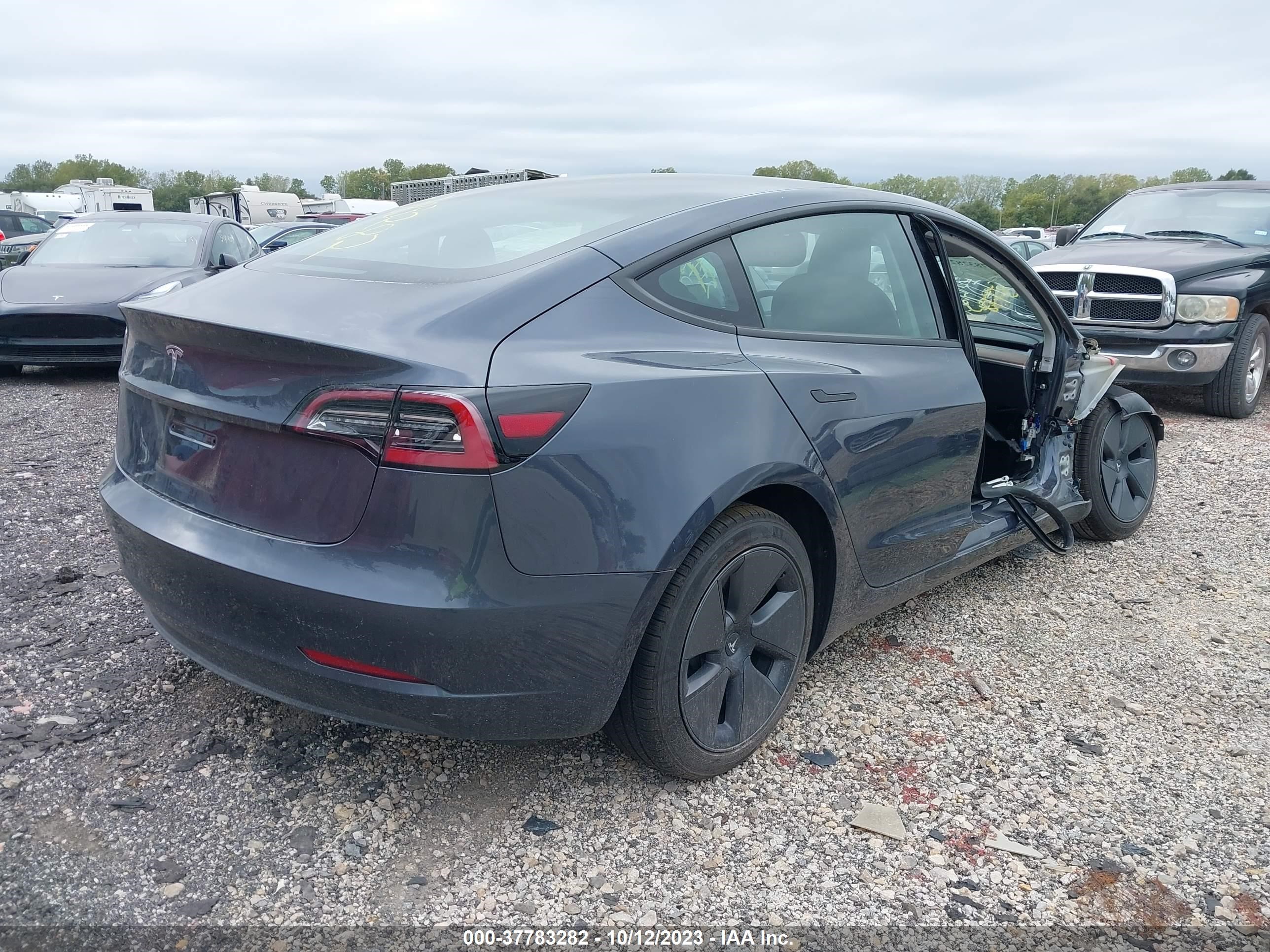 Photo 3 VIN: 5YJ3E1EA3PF464854 - TESLA MODEL 3 