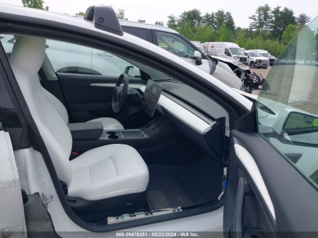 Photo 4 VIN: 5YJ3E1EA3PF554652 - TESLA MODEL 3 