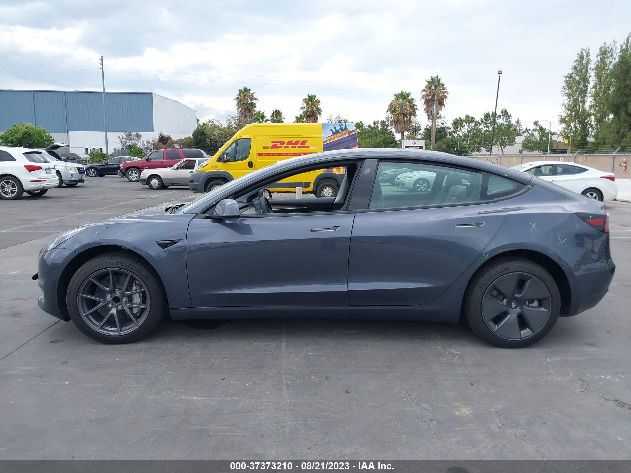 Photo 13 VIN: 5YJ3E1EA3PF583018 - TESLA MODEL 3 