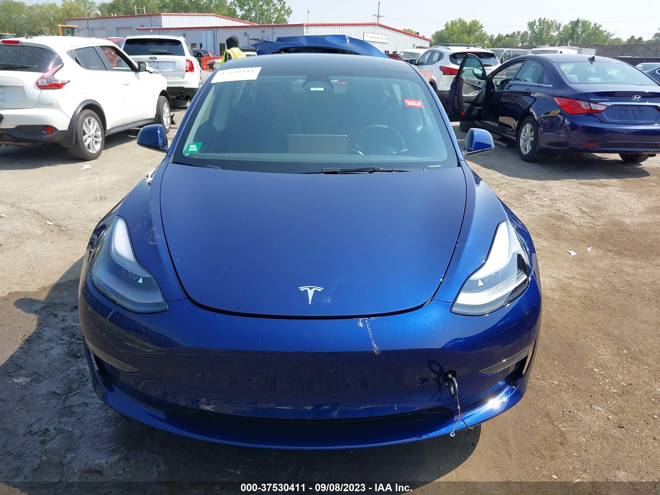 Photo 10 VIN: 5YJ3E1EA3PF605700 - TESLA MODEL 3 