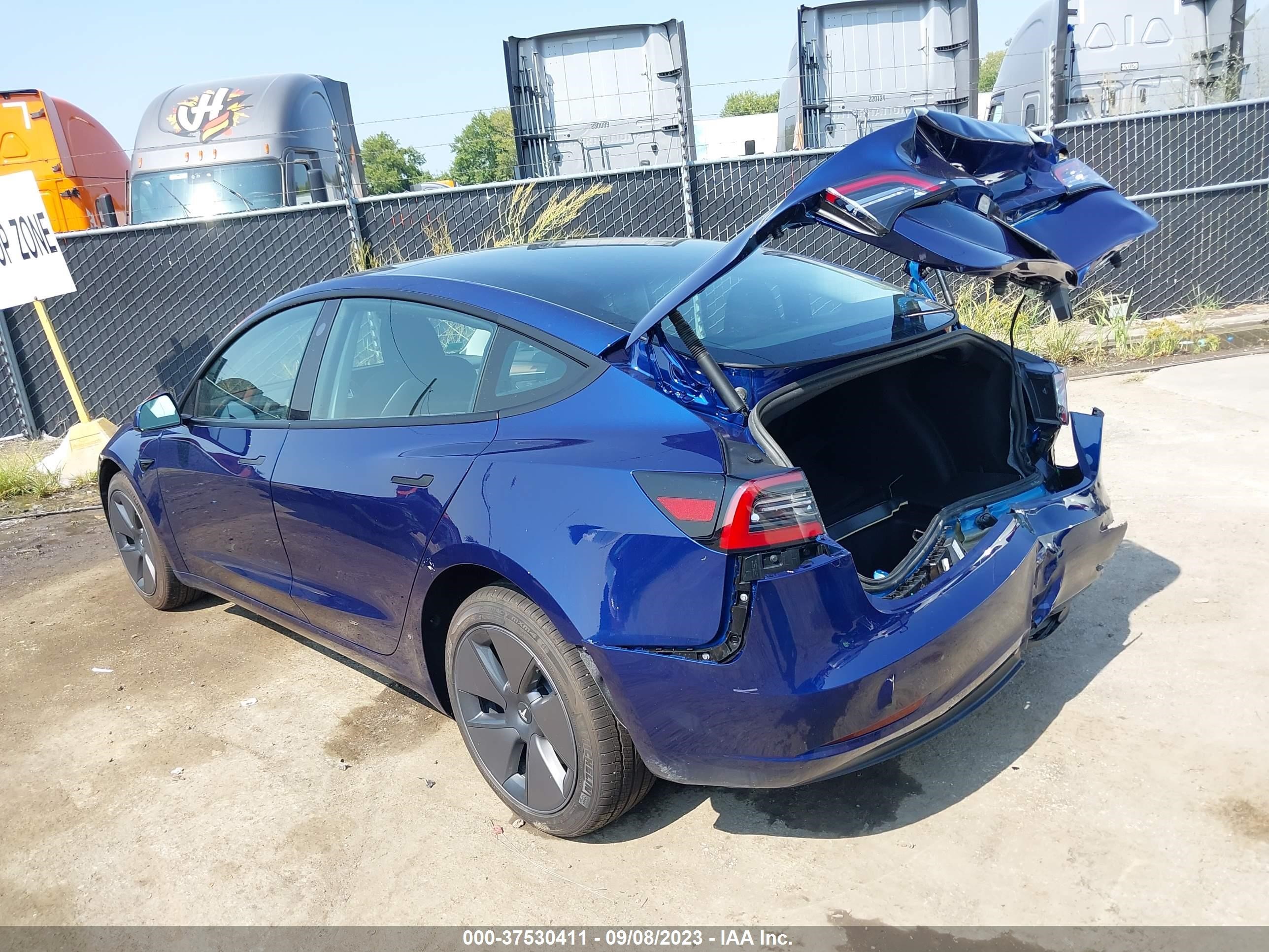 Photo 2 VIN: 5YJ3E1EA3PF605700 - TESLA MODEL 3 