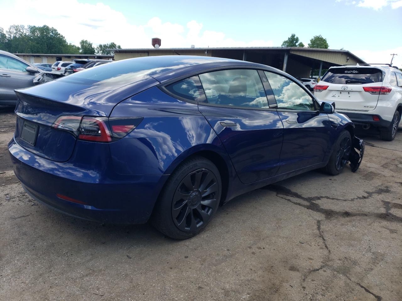 Photo 2 VIN: 5YJ3E1EA3PF606023 - TESLA MODEL 3 