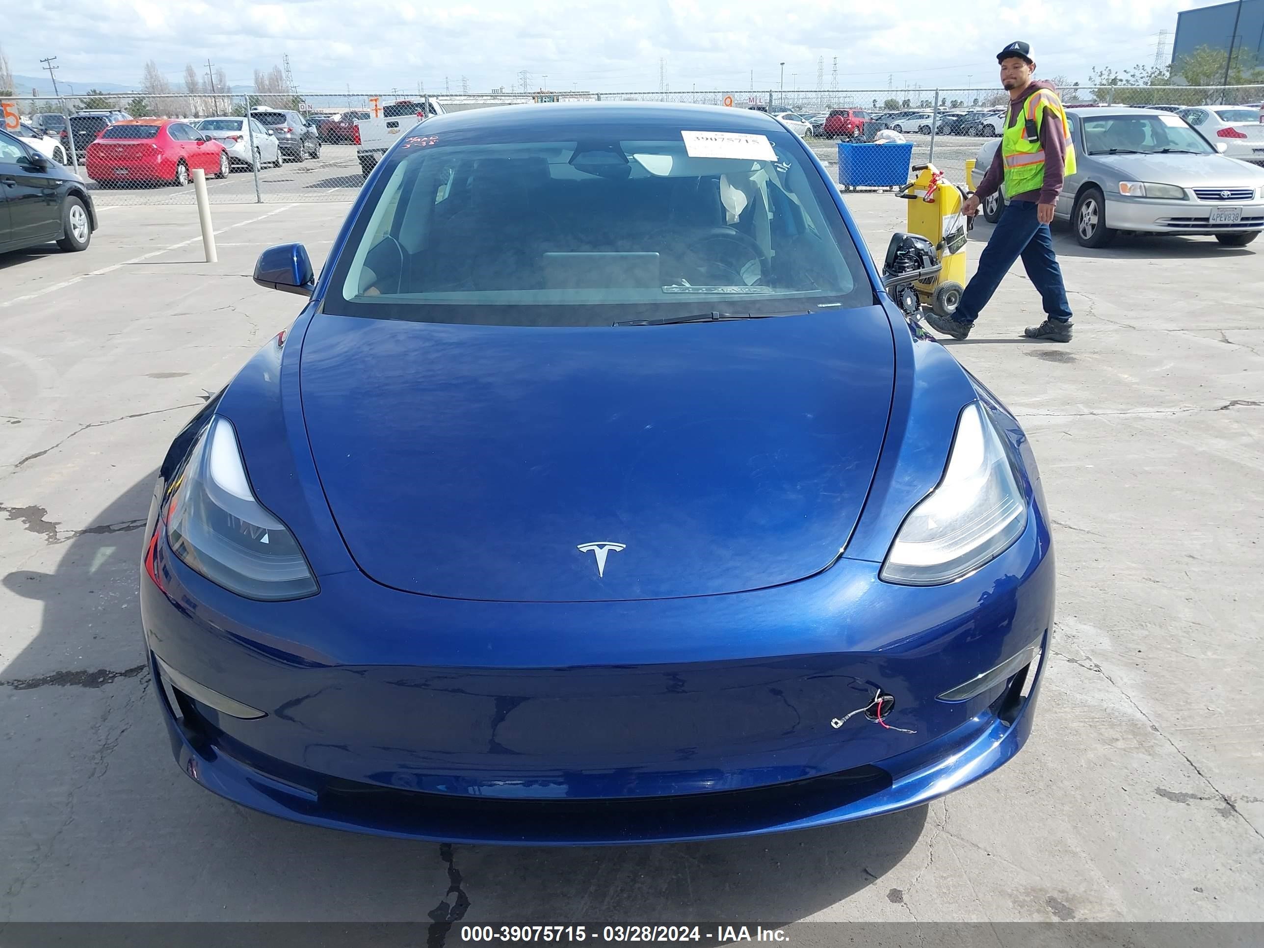 Photo 10 VIN: 5YJ3E1EA3PF607933 - TESLA MODEL 3 