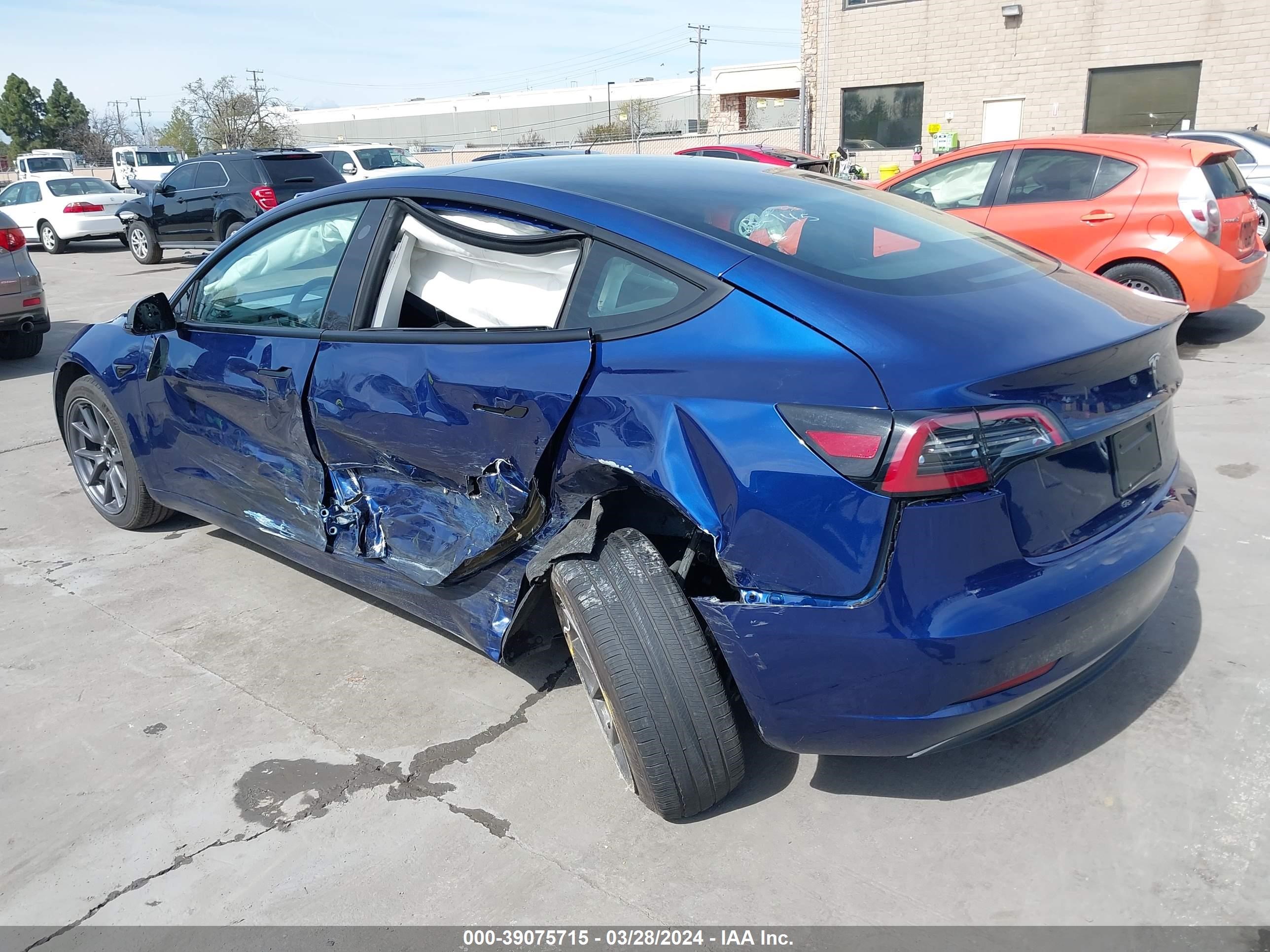 Photo 2 VIN: 5YJ3E1EA3PF607933 - TESLA MODEL 3 