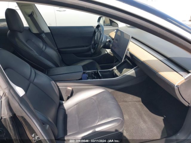 Photo 4 VIN: 5YJ3E1EA4JF002665 - TESLA MODEL 3 