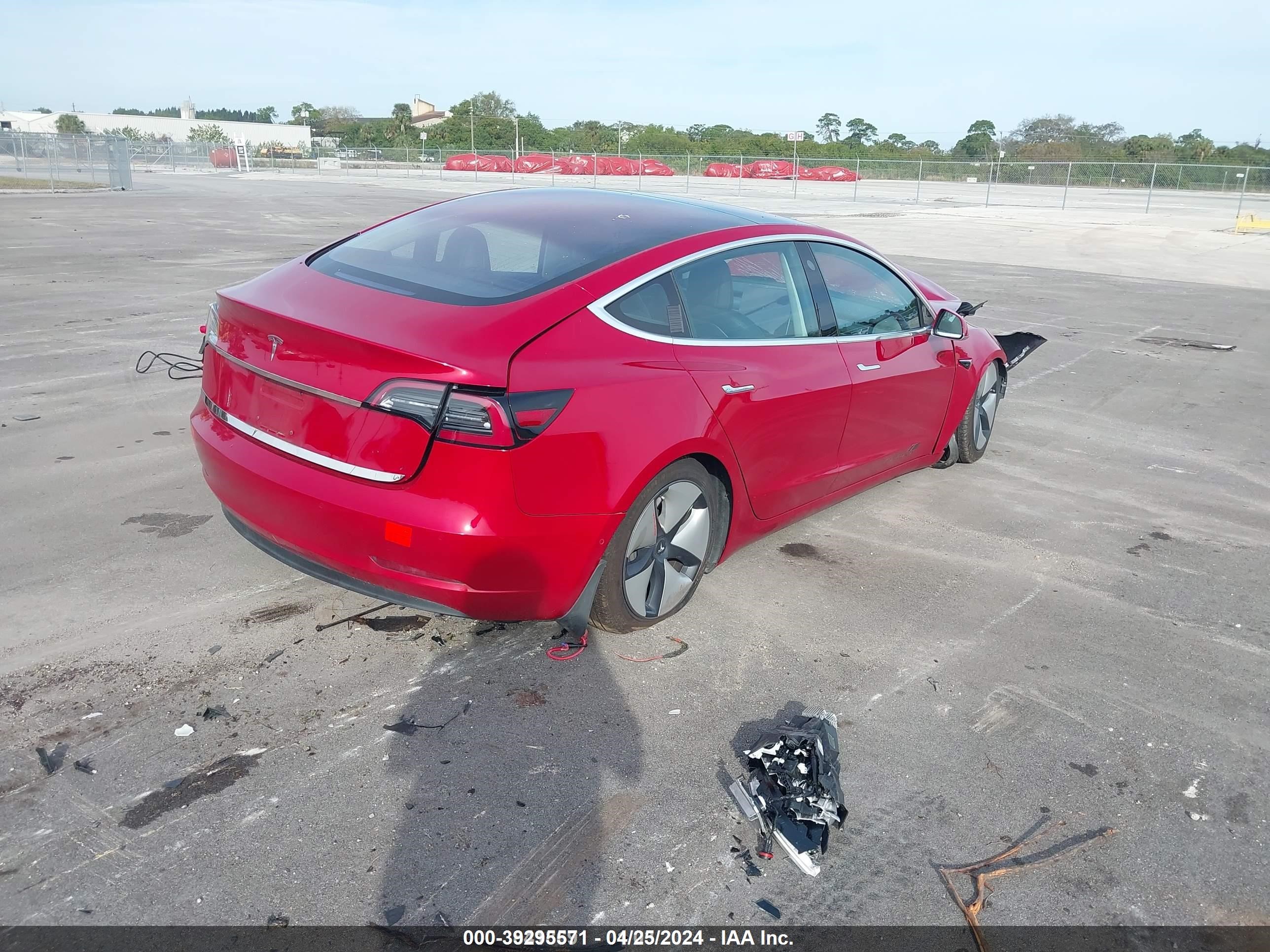 Photo 4 VIN: 5YJ3E1EA4JF008899 - TESLA MODEL 3 