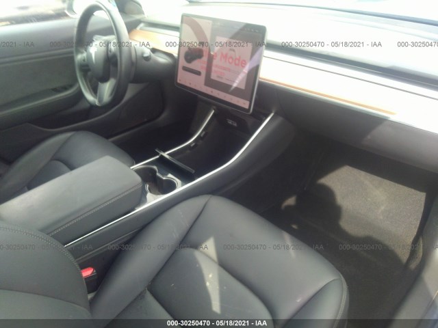 Photo 4 VIN: 5YJ3E1EA4JF033673 - TESLA MODEL 3 