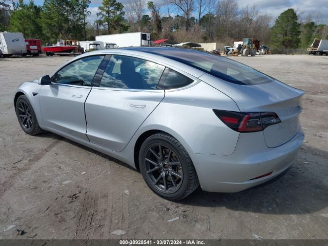 Photo 2 VIN: 5YJ3E1EA4JF044544 - TESLA MODEL 3 