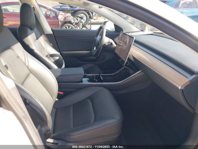 Photo 4 VIN: 5YJ3E1EA4JF069976 - TESLA MODEL 3 