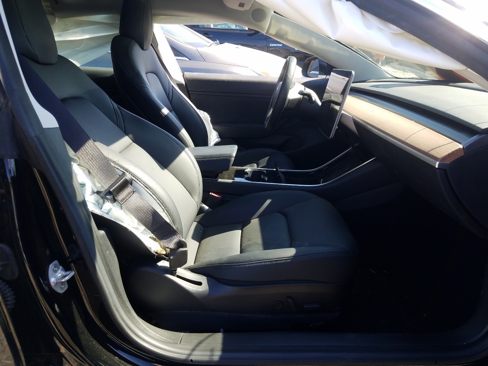 Photo 4 VIN: 5YJ3E1EA4JF172105 - TESLA MODEL 3 