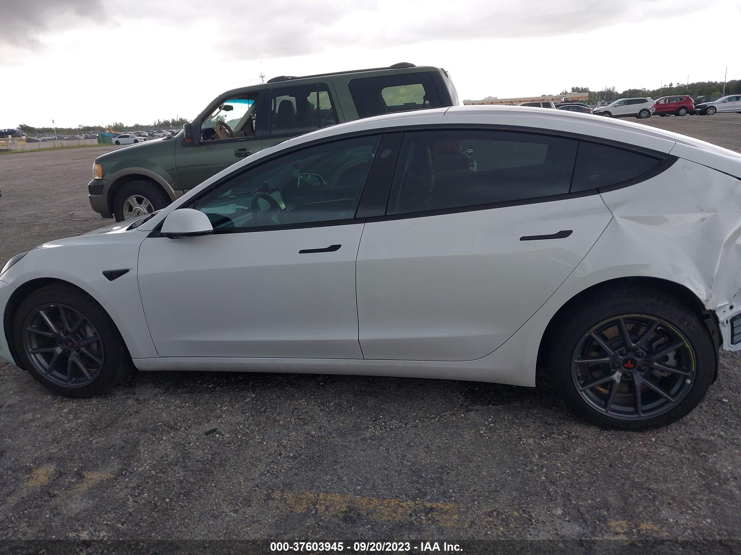 Photo 12 VIN: 5YJ3E1EA4PF405358 - TESLA MODEL 3 