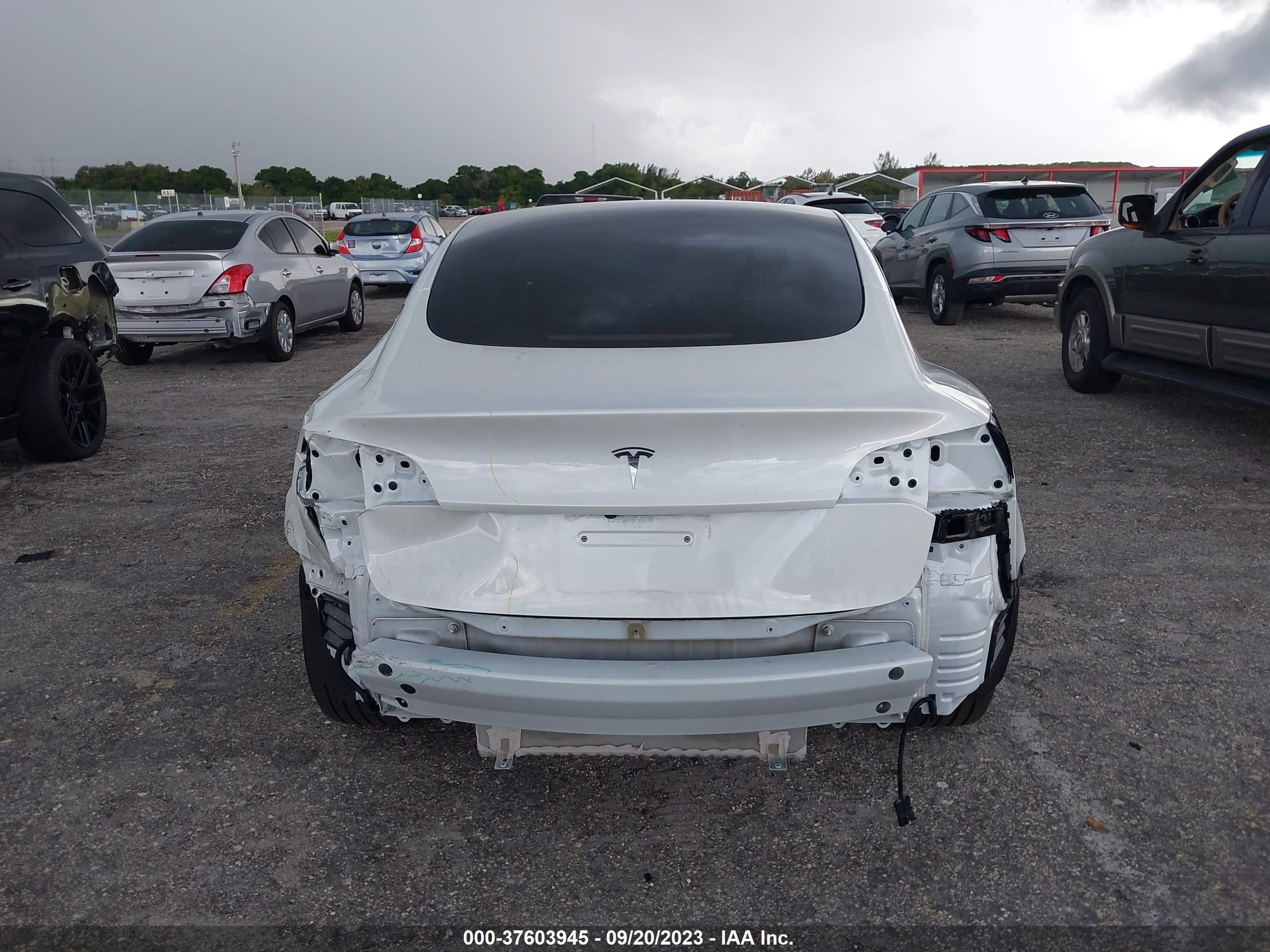 Photo 14 VIN: 5YJ3E1EA4PF405358 - TESLA MODEL 3 