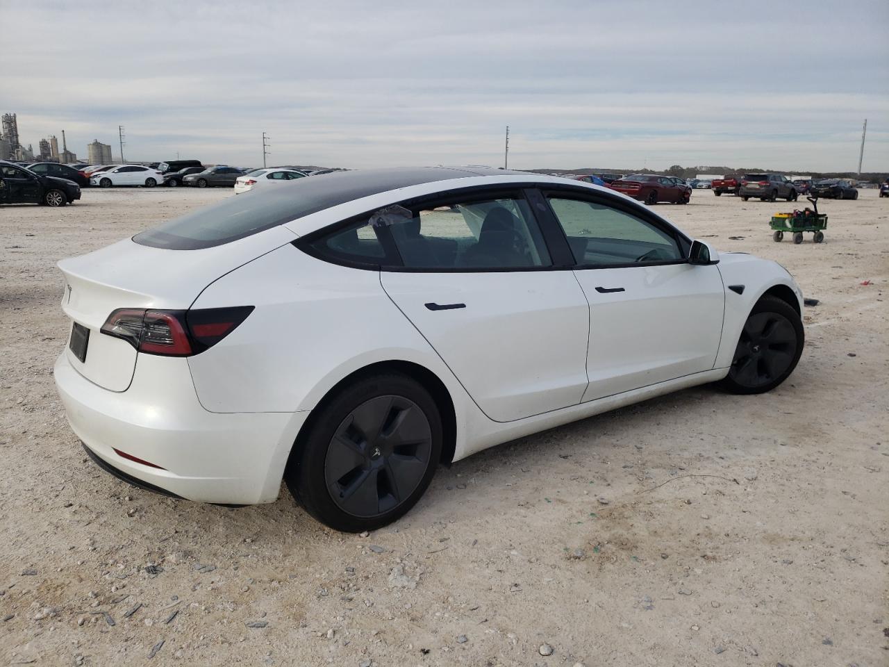 Photo 2 VIN: 5YJ3E1EA4PF541733 - TESLA MODEL 3 