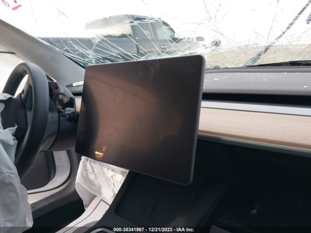 Photo 6 VIN: 5YJ3E1EA4PF572142 - TESLA MODEL 3 