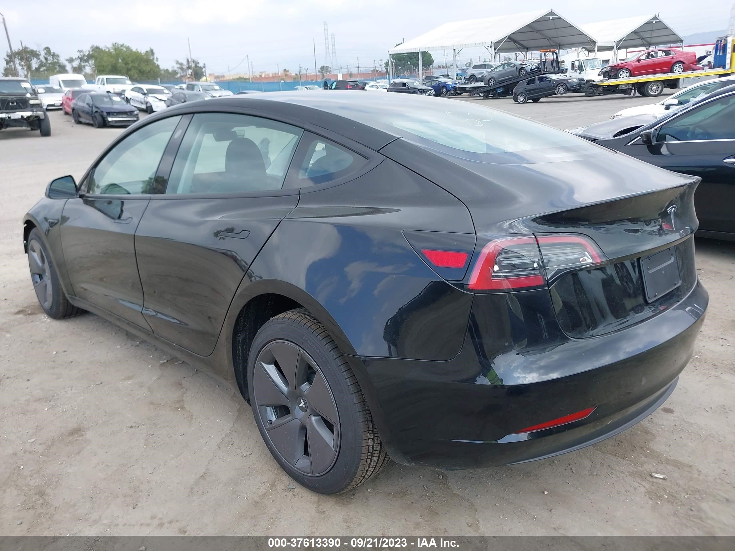 Photo 2 VIN: 5YJ3E1EA4PF592729 - TESLA MODEL 3 