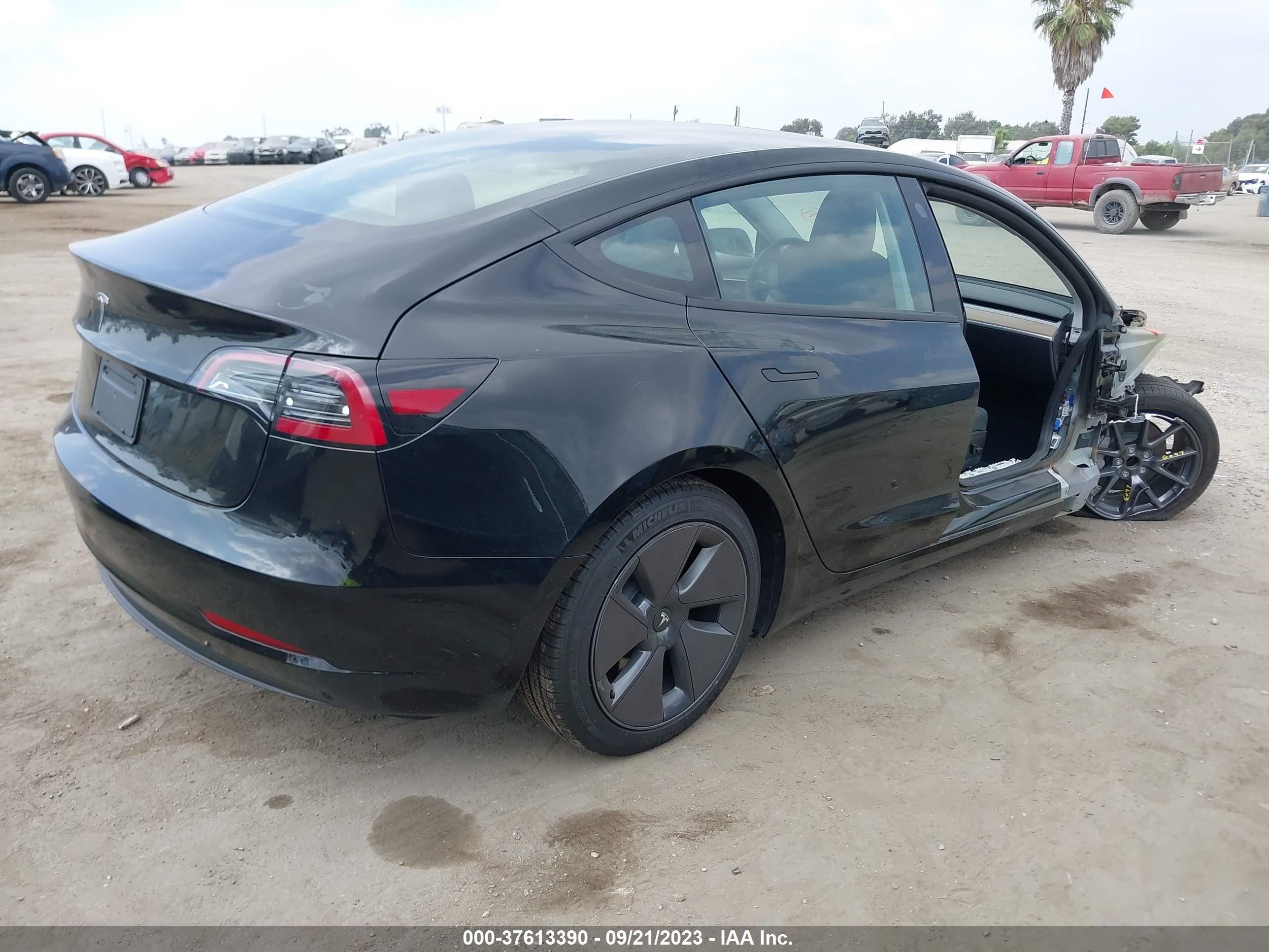 Photo 3 VIN: 5YJ3E1EA4PF592729 - TESLA MODEL 3 