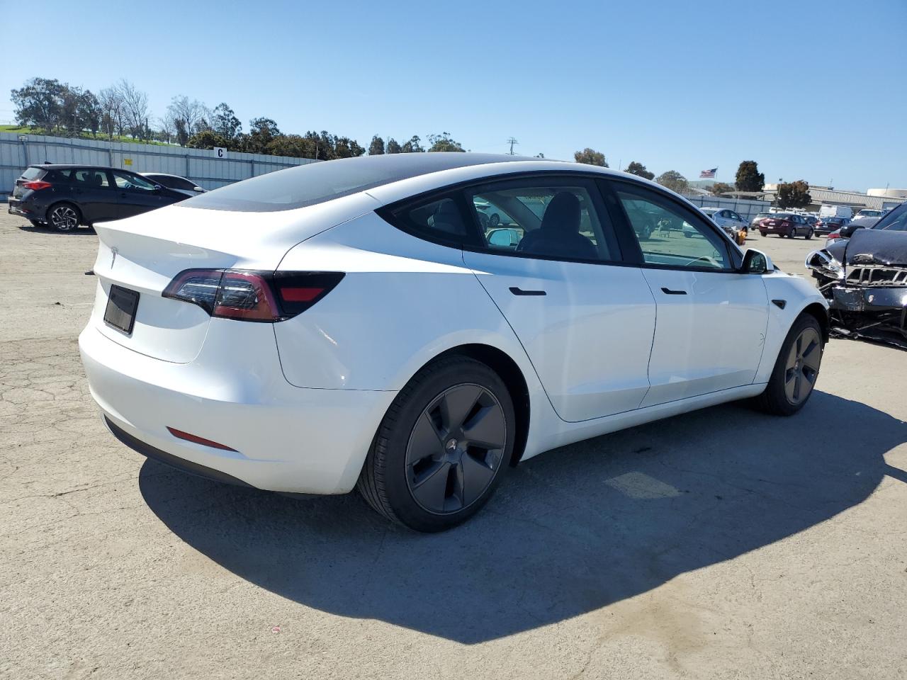 Photo 2 VIN: 5YJ3E1EA4PF601123 - TESLA MODEL 3 