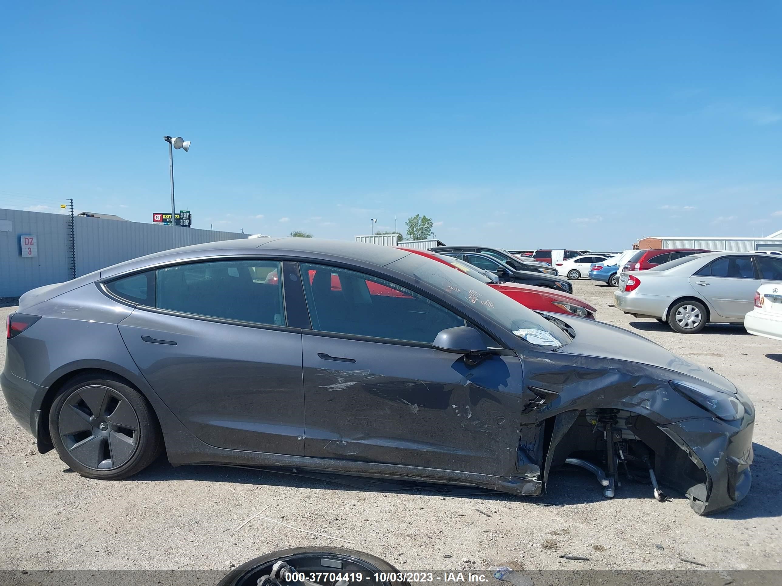 Photo 12 VIN: 5YJ3E1EA4PF613269 - TESLA MODEL 3 