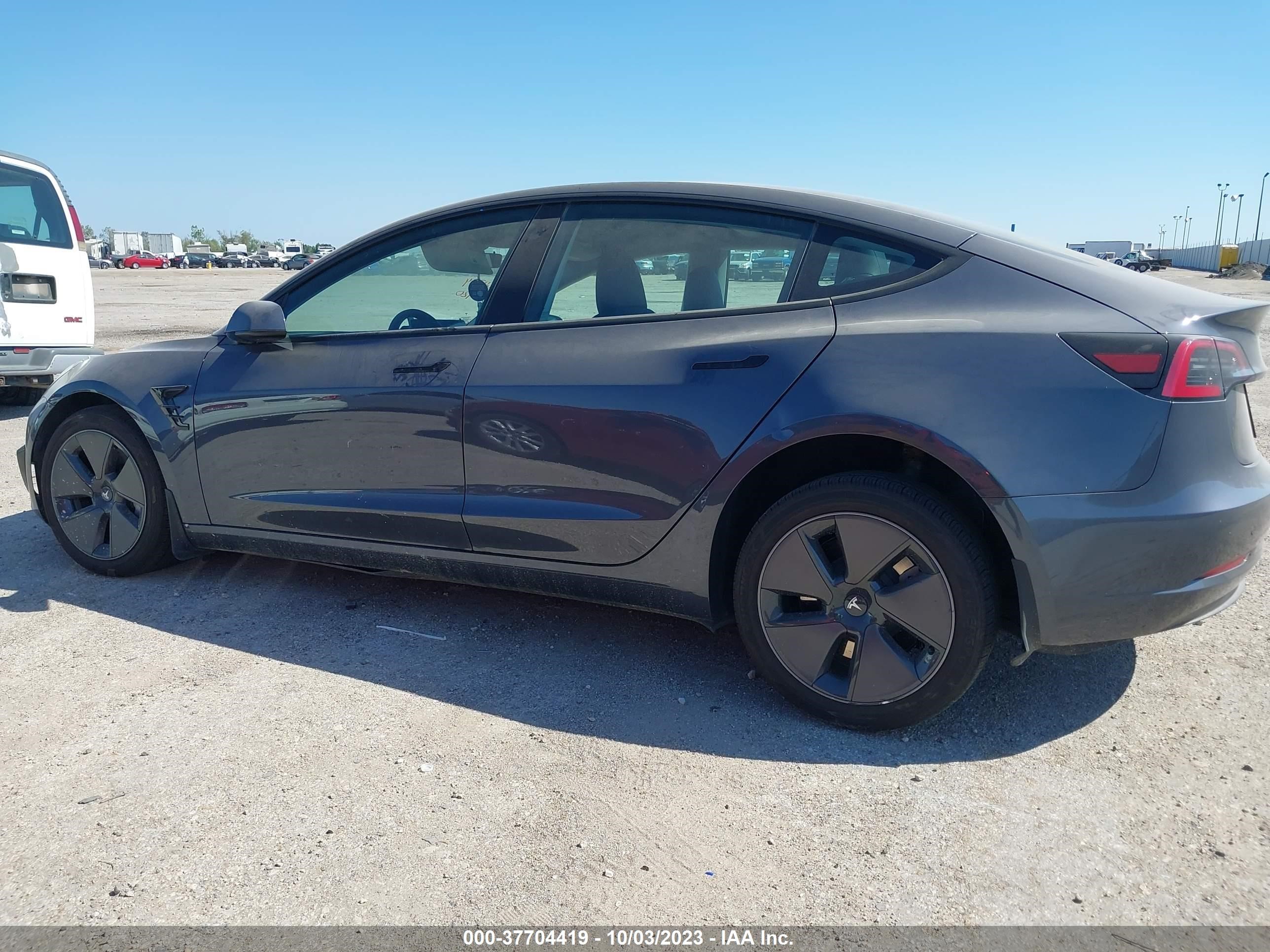 Photo 13 VIN: 5YJ3E1EA4PF613269 - TESLA MODEL 3 