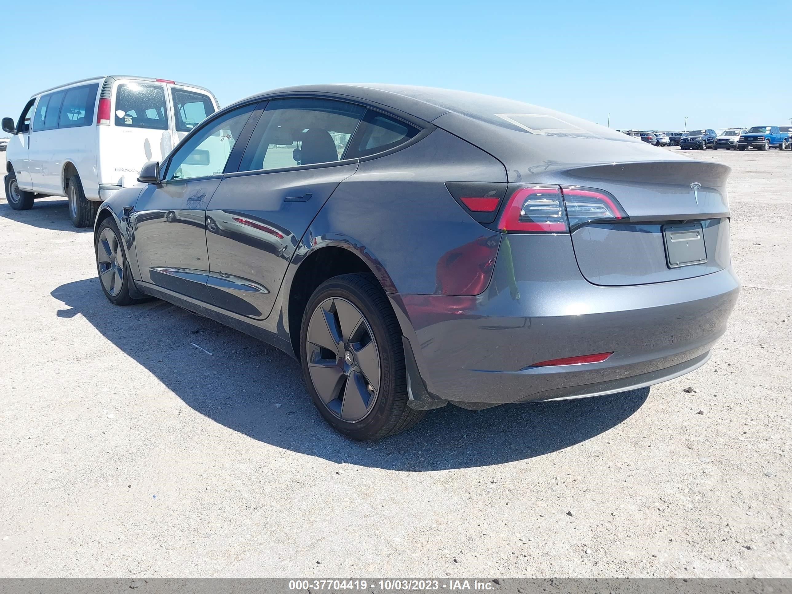 Photo 2 VIN: 5YJ3E1EA4PF613269 - TESLA MODEL 3 