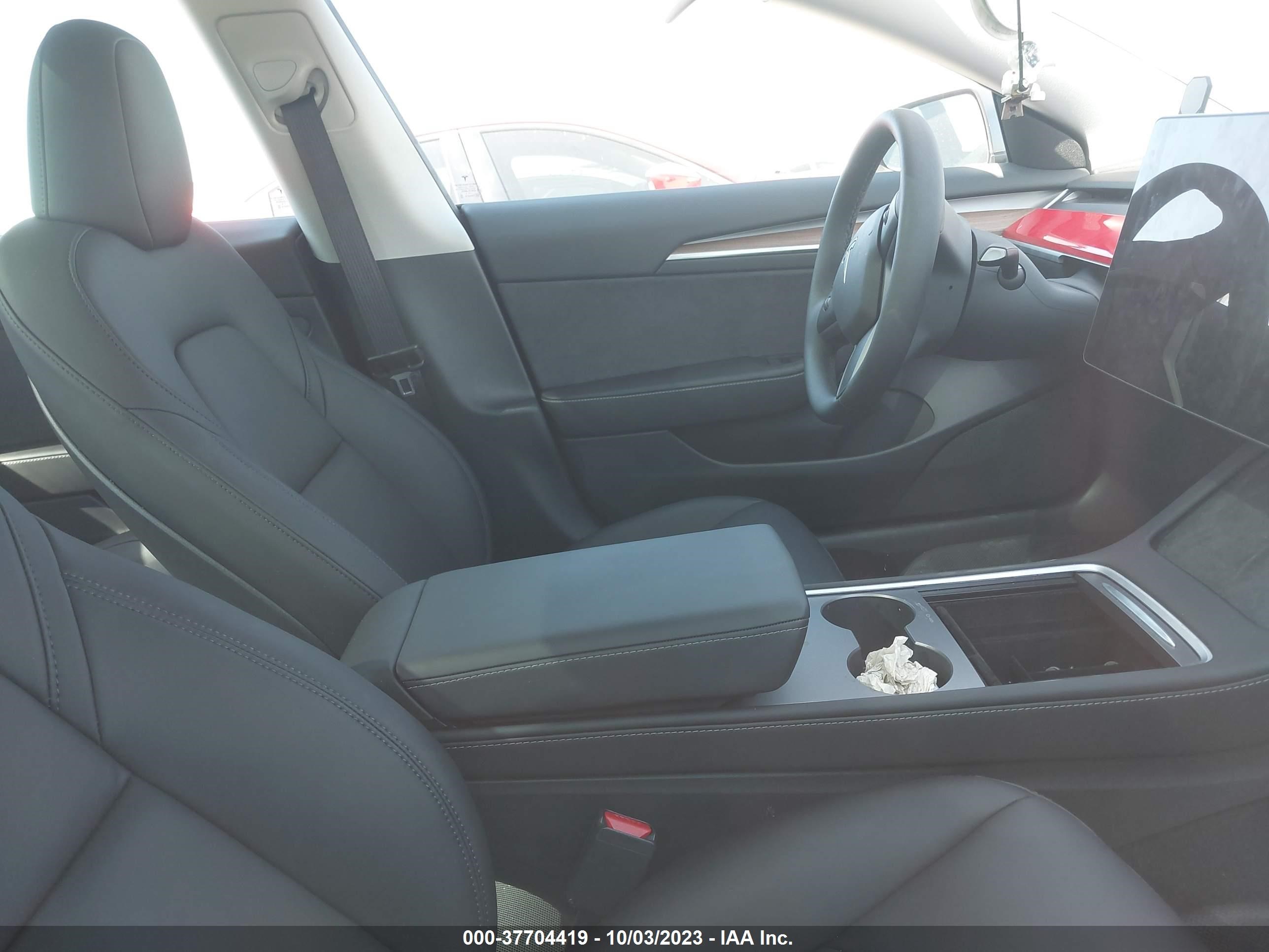 Photo 4 VIN: 5YJ3E1EA4PF613269 - TESLA MODEL 3 