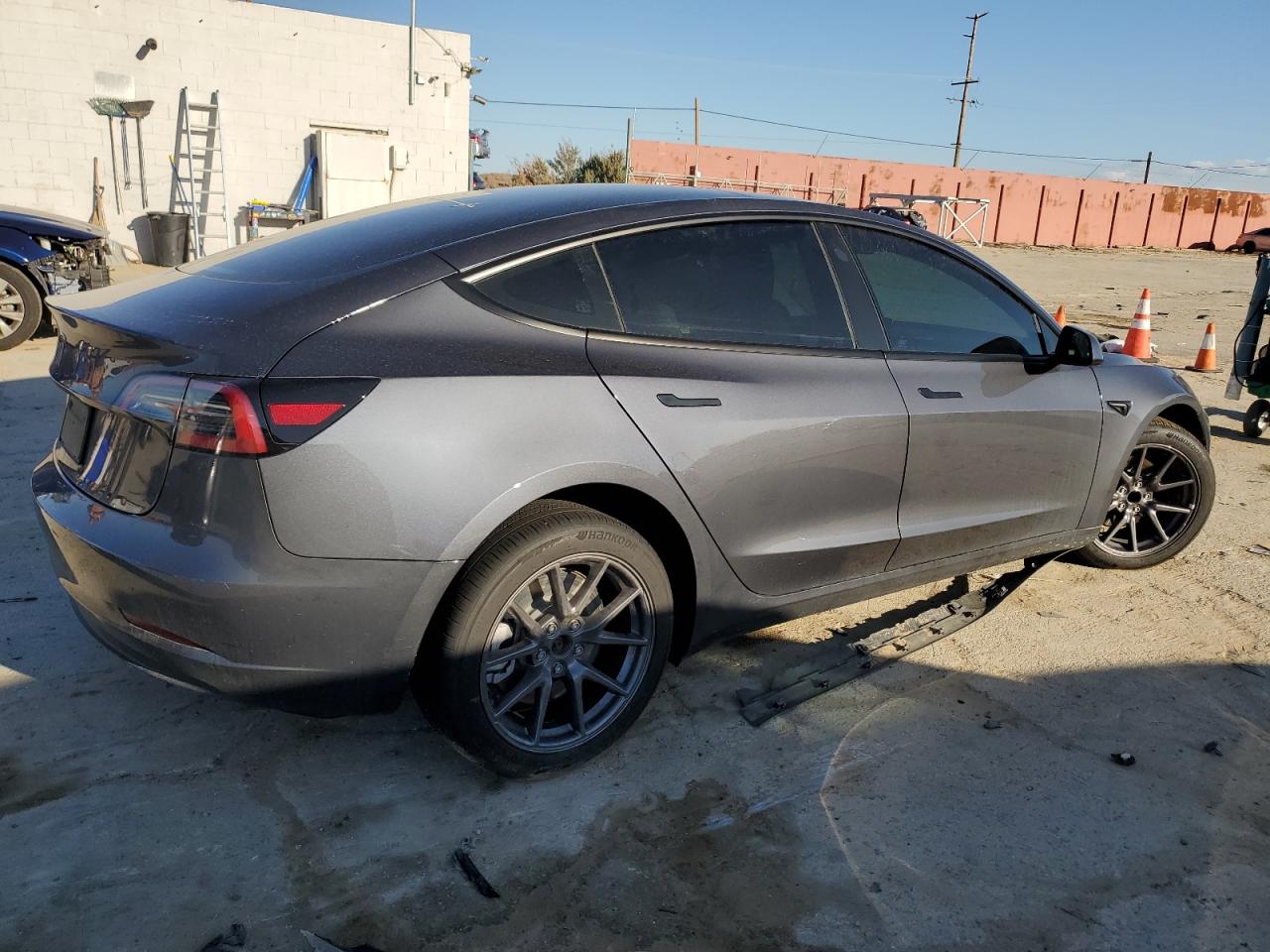 Photo 2 VIN: 5YJ3E1EA4PF659510 - TESLA MODEL 3 