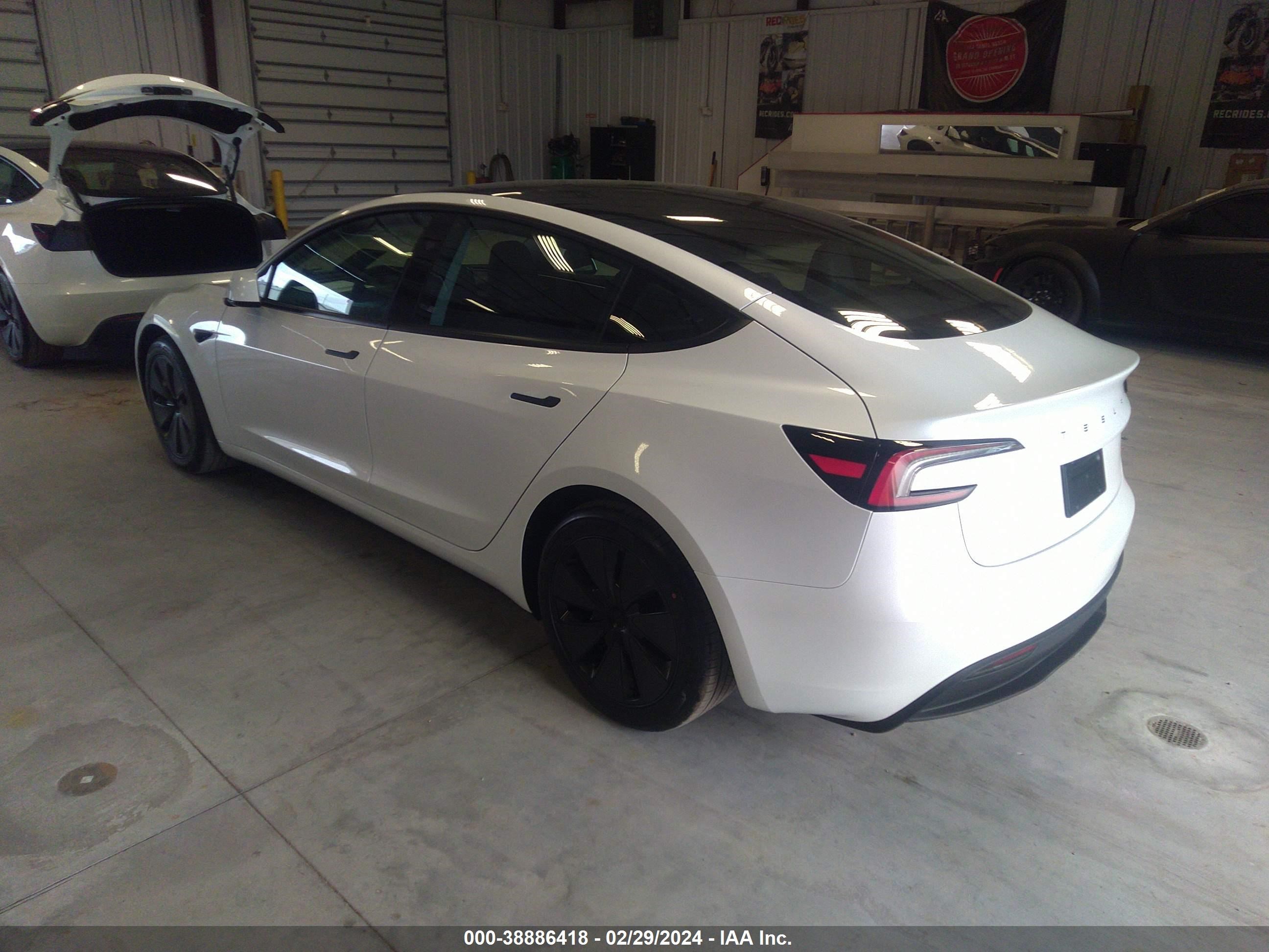 Photo 2 VIN: 5YJ3E1EA4RF722382 - TESLA MODEL 3 