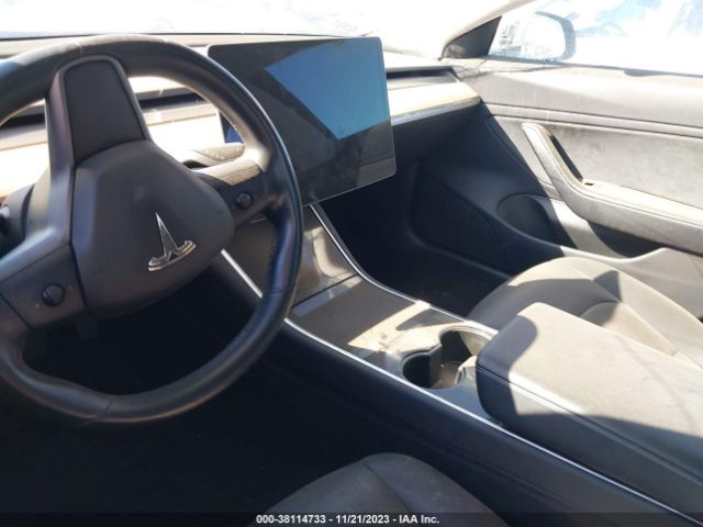 Photo 4 VIN: 5YJ3E1EA5HF001387 - TESLA MODEL 3 