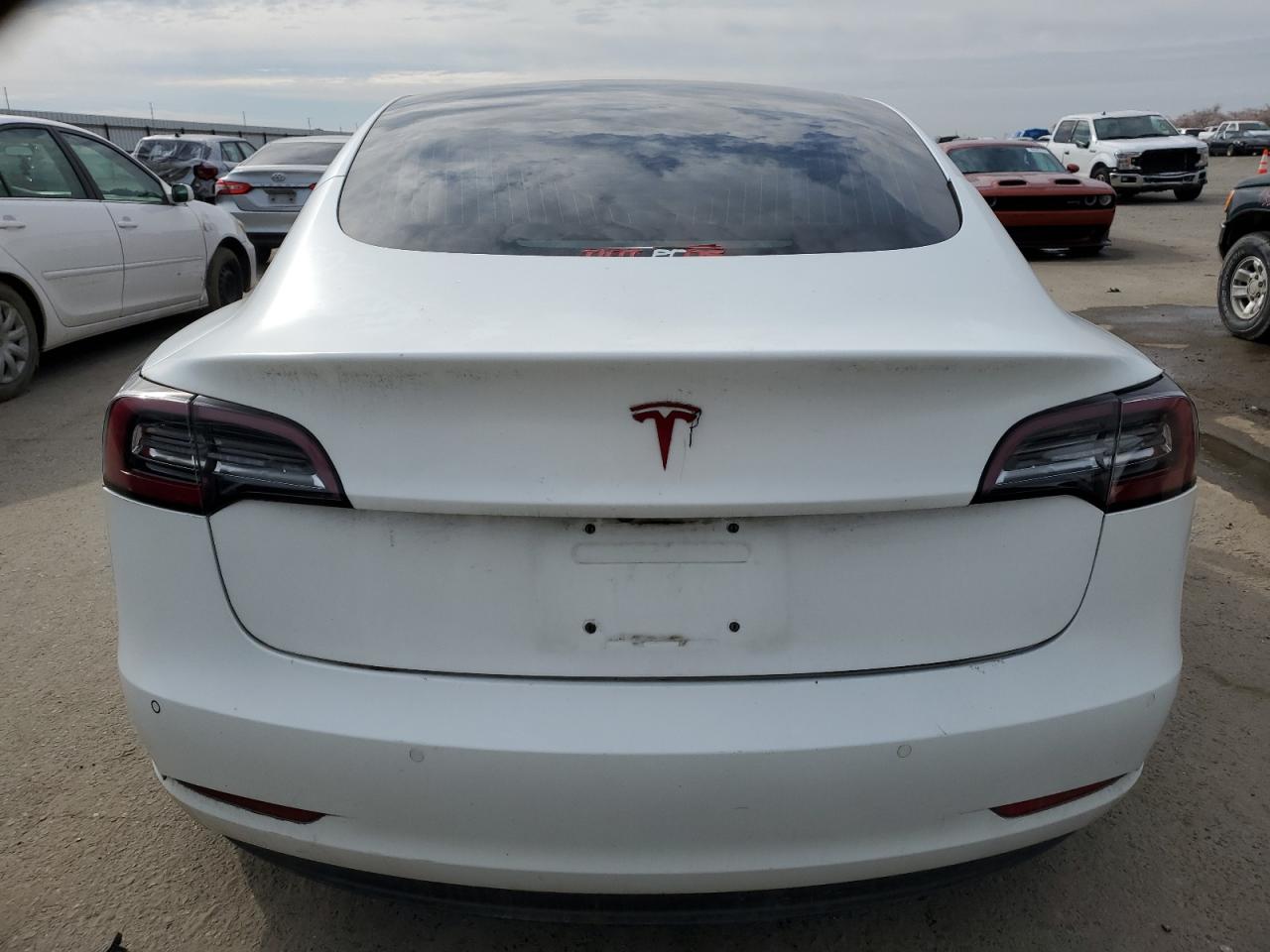 Photo 5 VIN: 5YJ3E1EA5JF063491 - TESLA MODEL 3 