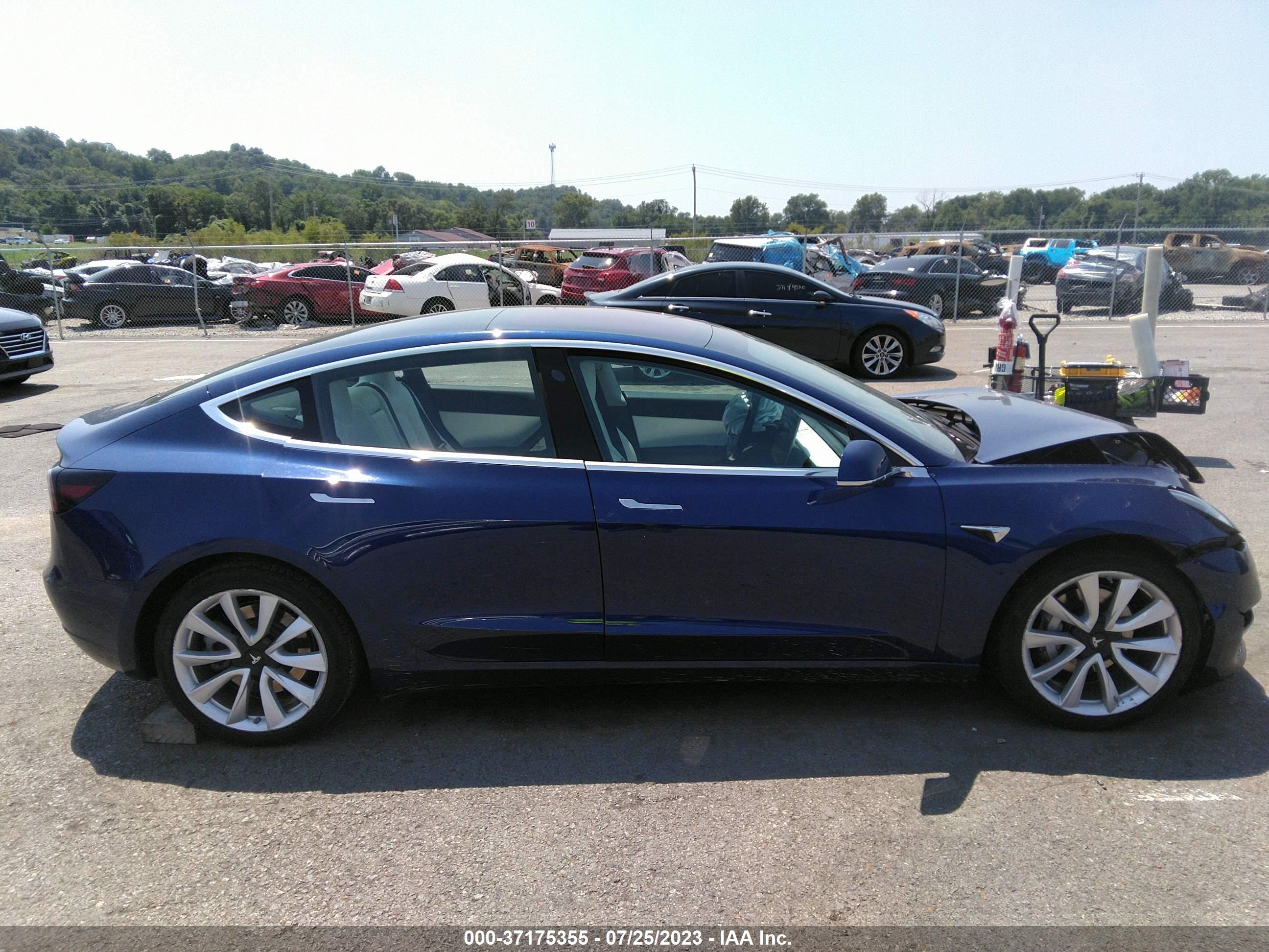 Photo 11 VIN: 5YJ3E1EA5JF156088 - TESLA MODEL 3 