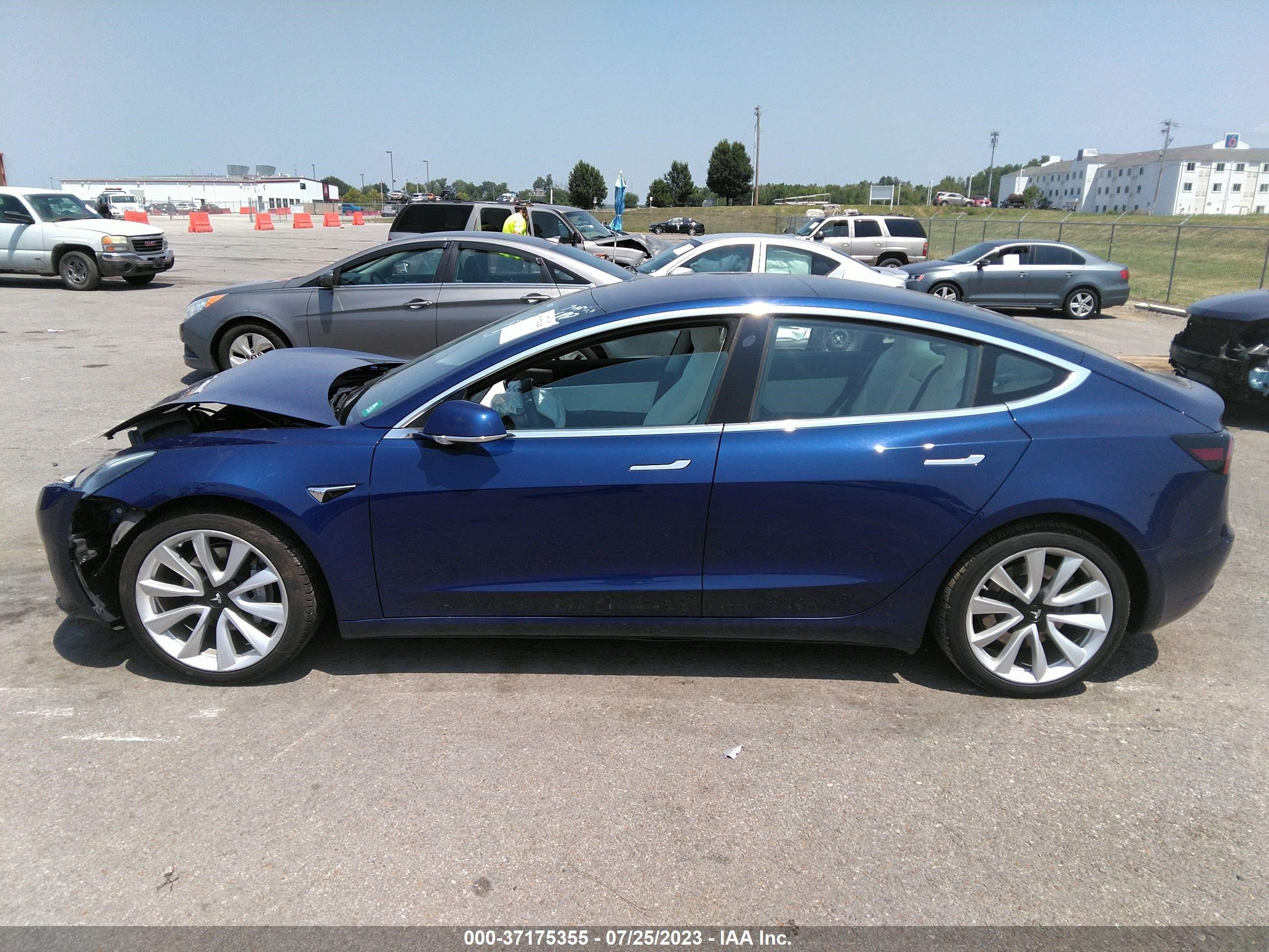 Photo 12 VIN: 5YJ3E1EA5JF156088 - TESLA MODEL 3 