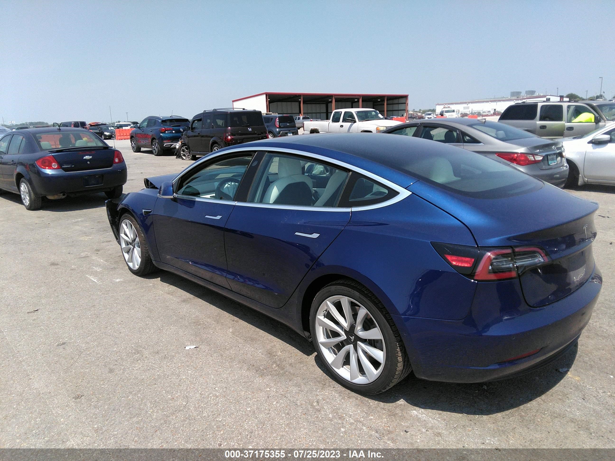 Photo 2 VIN: 5YJ3E1EA5JF156088 - TESLA MODEL 3 