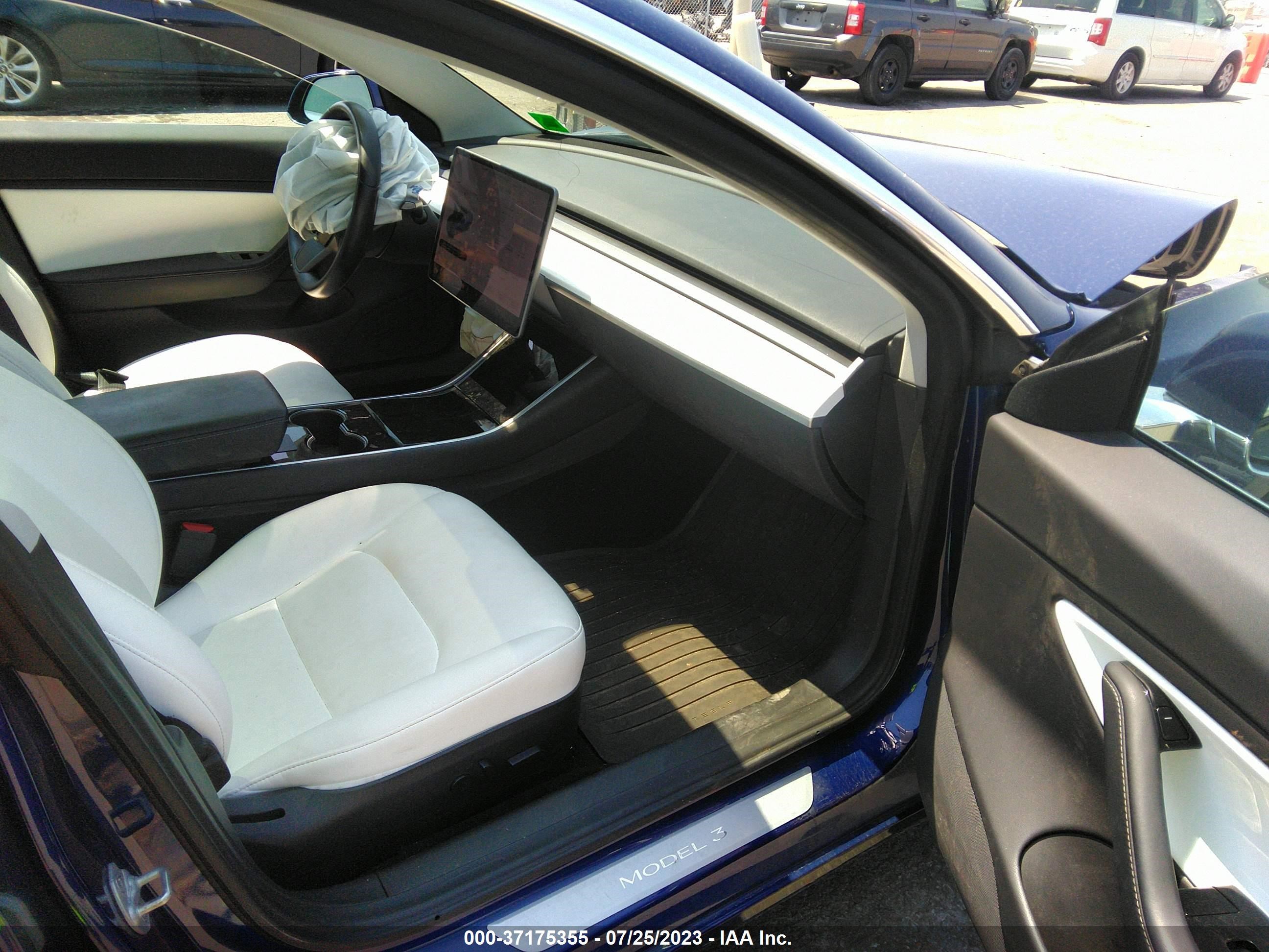 Photo 4 VIN: 5YJ3E1EA5JF156088 - TESLA MODEL 3 