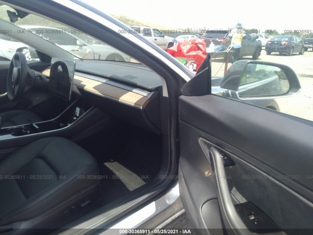 Photo 4 VIN: 5YJ3E1EA5KF396257 - TESLA MODEL 3 