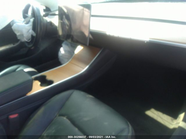 Photo 4 VIN: 5YJ3E1EA5KF410190 - TESLA MODEL 3 