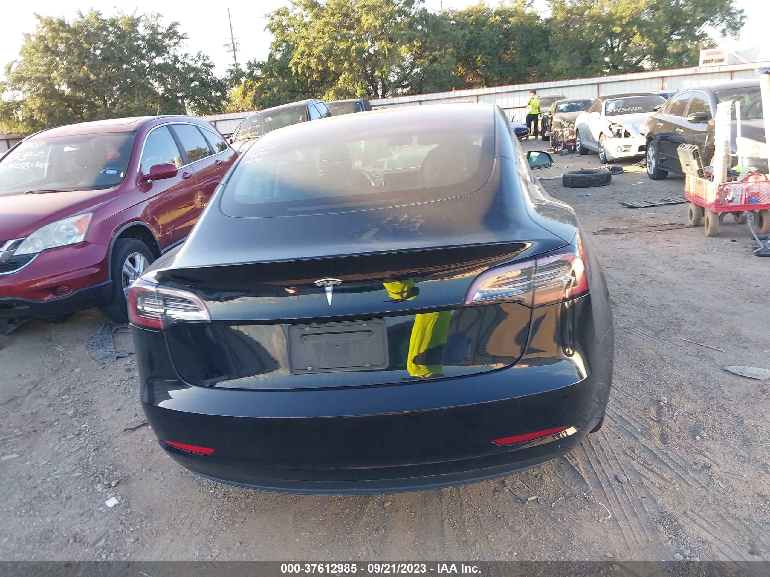 Photo 14 VIN: 5YJ3E1EA5PF435341 - TESLA MODEL 3 