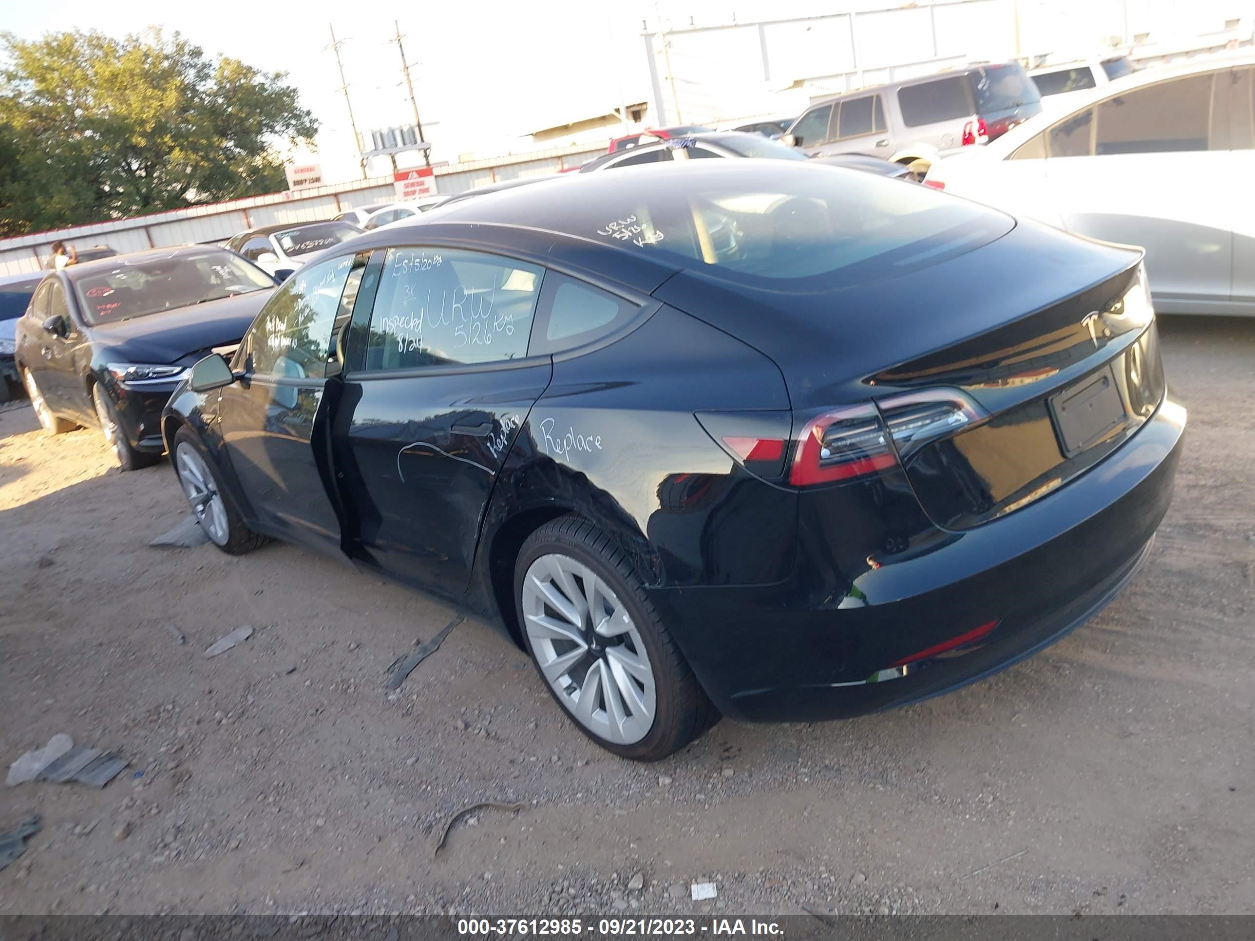 Photo 2 VIN: 5YJ3E1EA5PF435341 - TESLA MODEL 3 