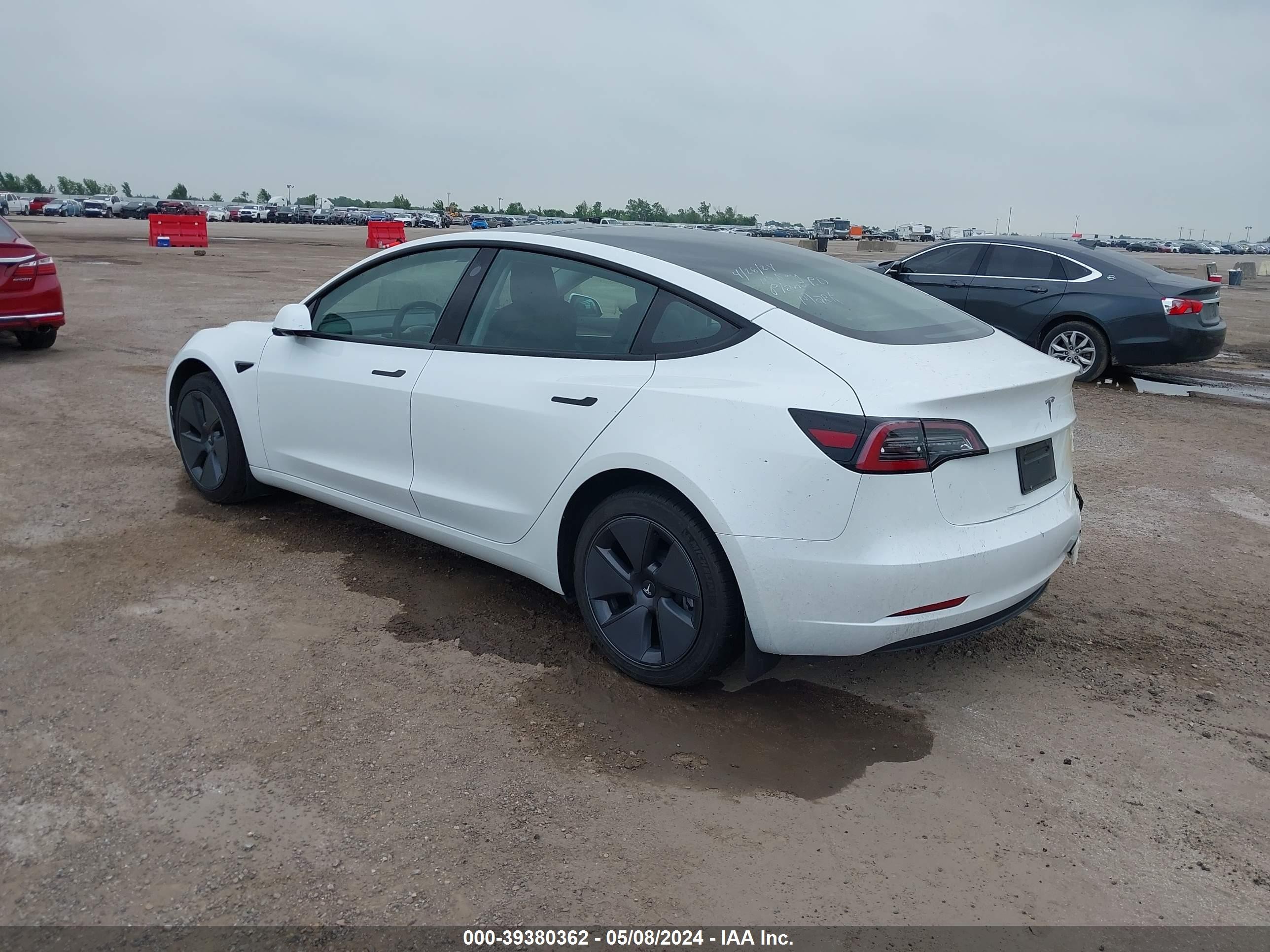 Photo 2 VIN: 5YJ3E1EA5PF483339 - TESLA MODEL 3 